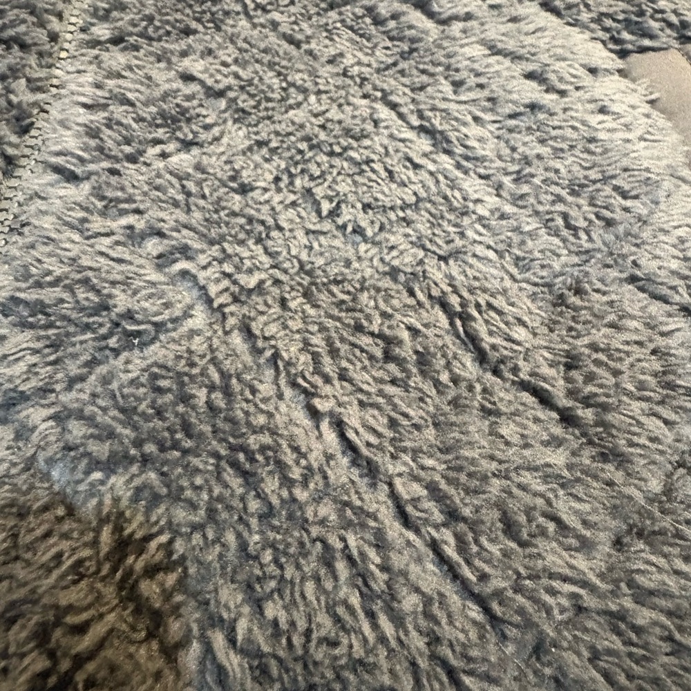 Patagonia Charcoal Quilted Fuzzy Los Gatos Vest w/ Hood - Picture 3 of 5